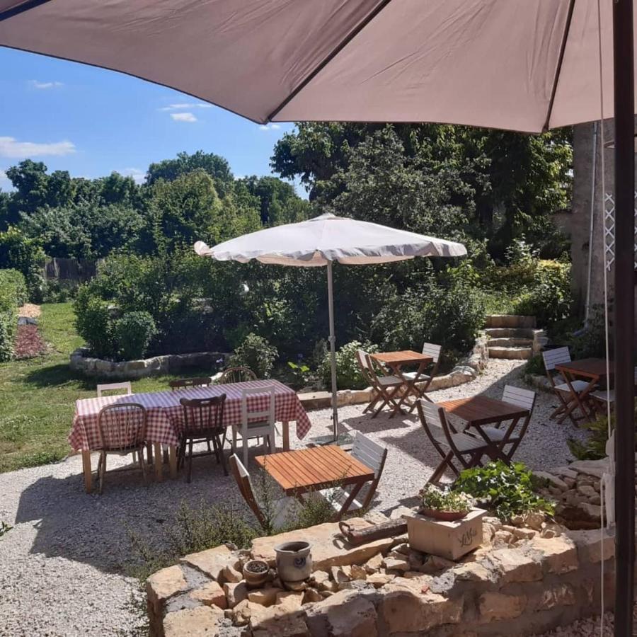 Le Voila Bed & Breakfast Melay  Bagian luar foto